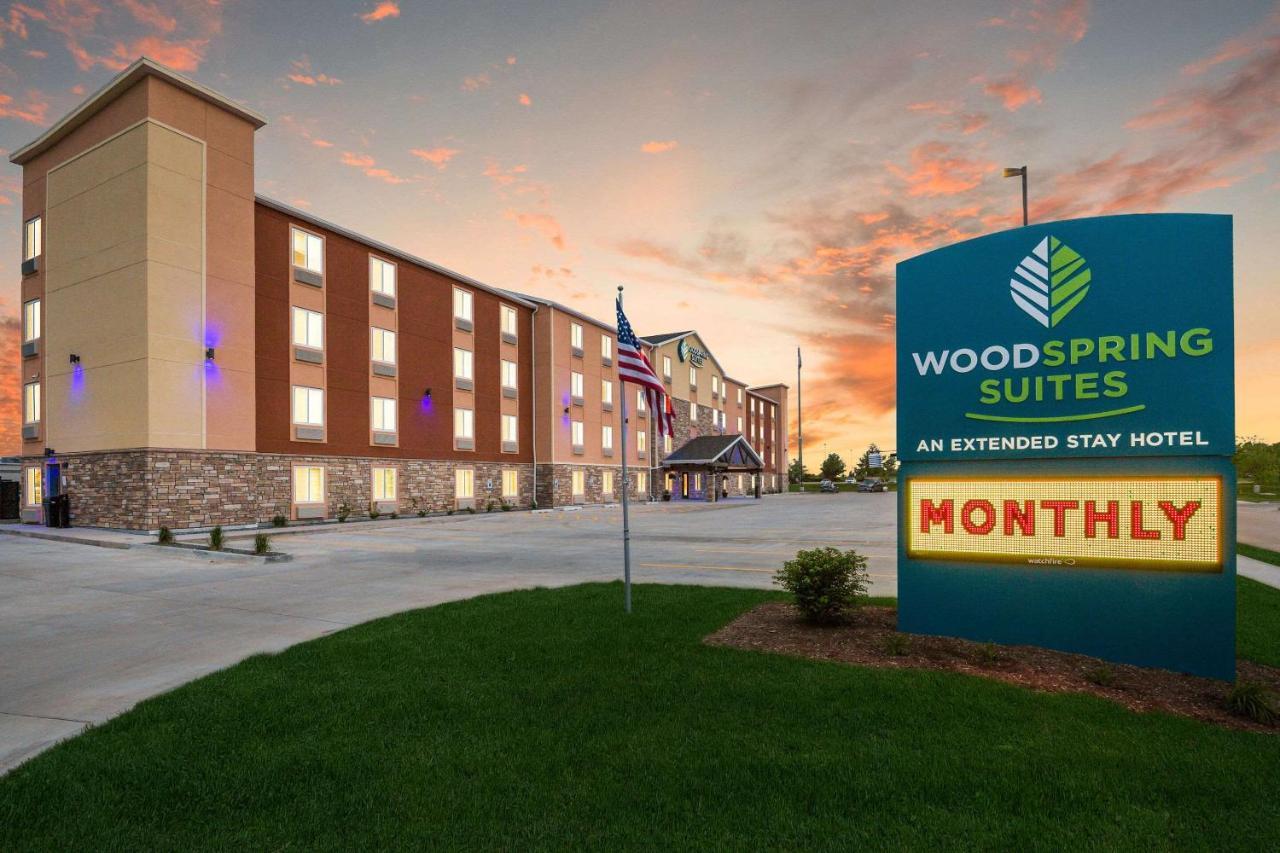 Woodspring Suites Davenport Quad Cities エクステリア 写真